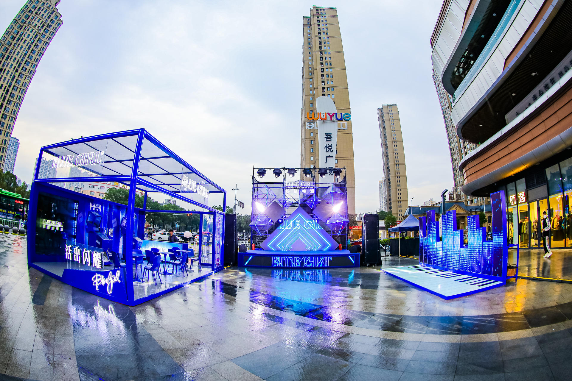 藍(lán)妹閃耀限定啤酒屋快閃活動策劃 盡享藍(lán)色基調(diào)，暢飲無限驚喜